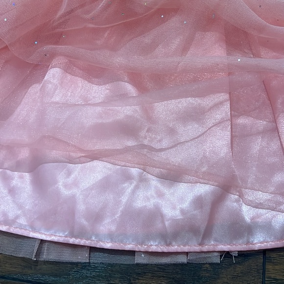 A dress fit for a princess - like new - Picture 5 of 6
